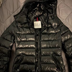 Moncler puffer in style Bady Giubbotto ,in color black, size xxs.